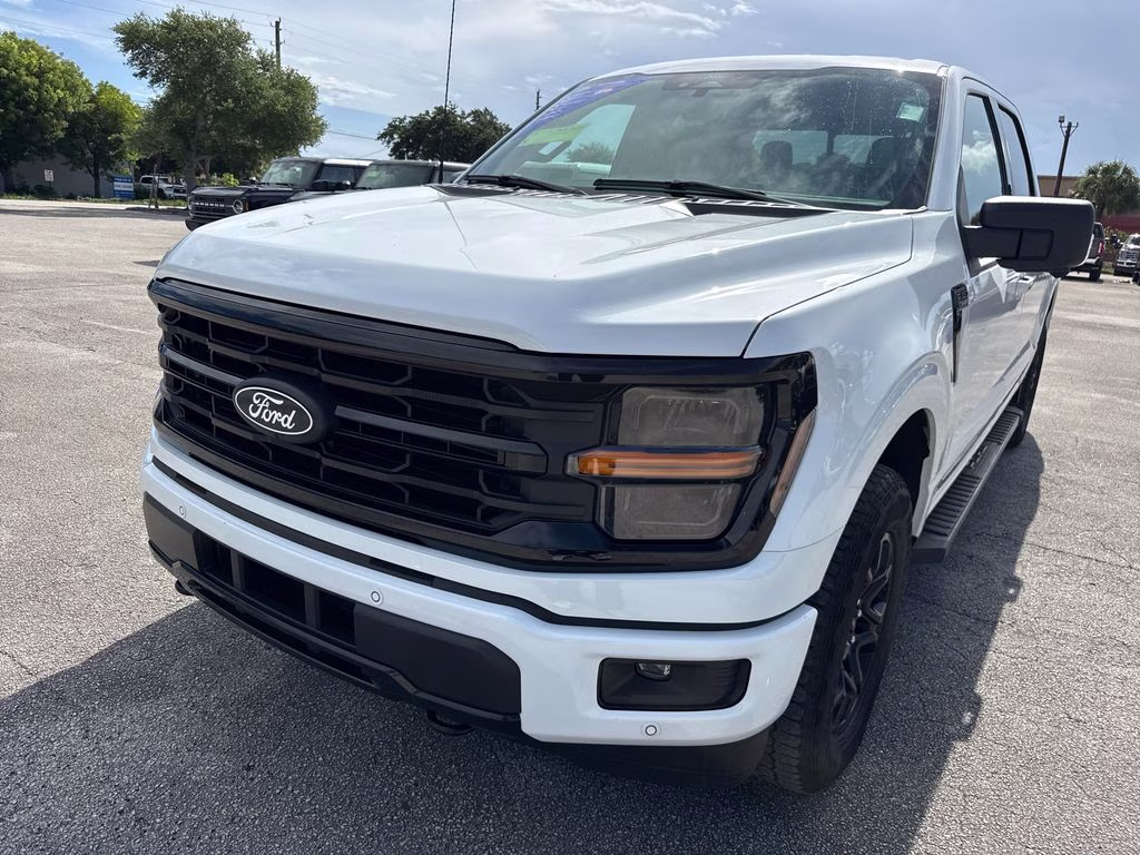 2024 Oxford White Ford F-150 XLT 4X4 Truck