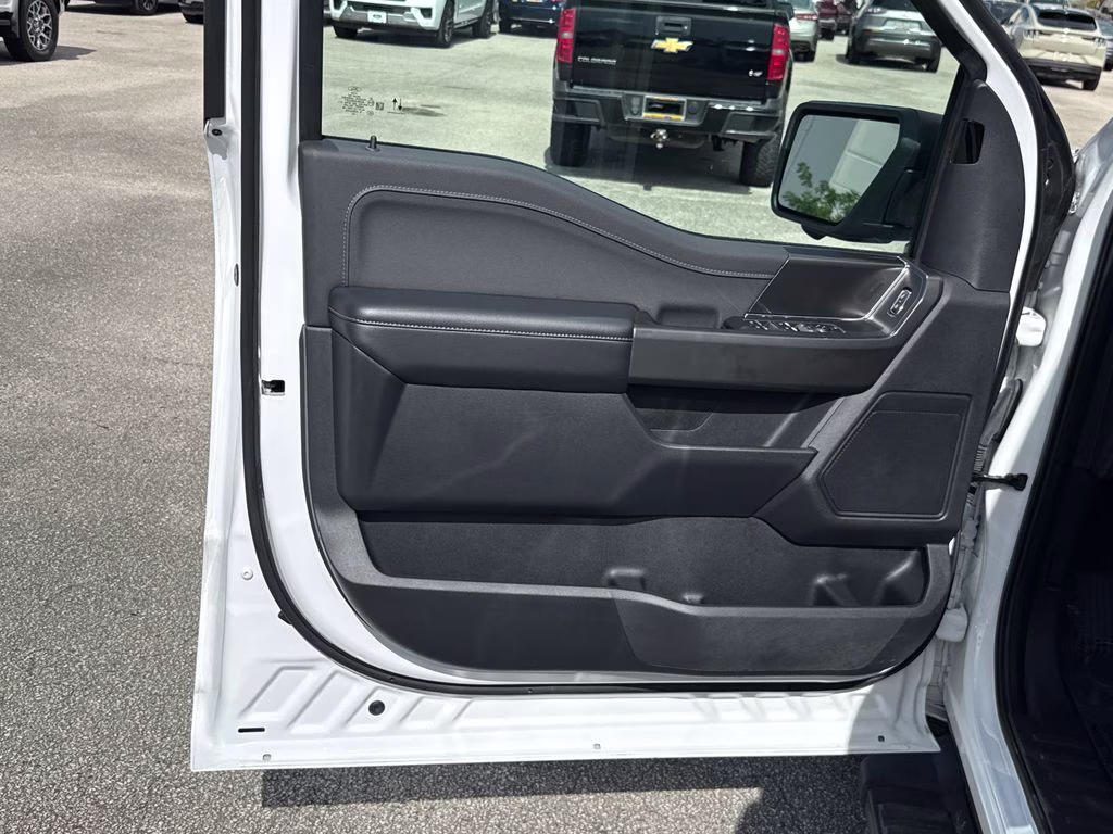 2024 Oxford White Ford F-150 XLT 4X4 Truck