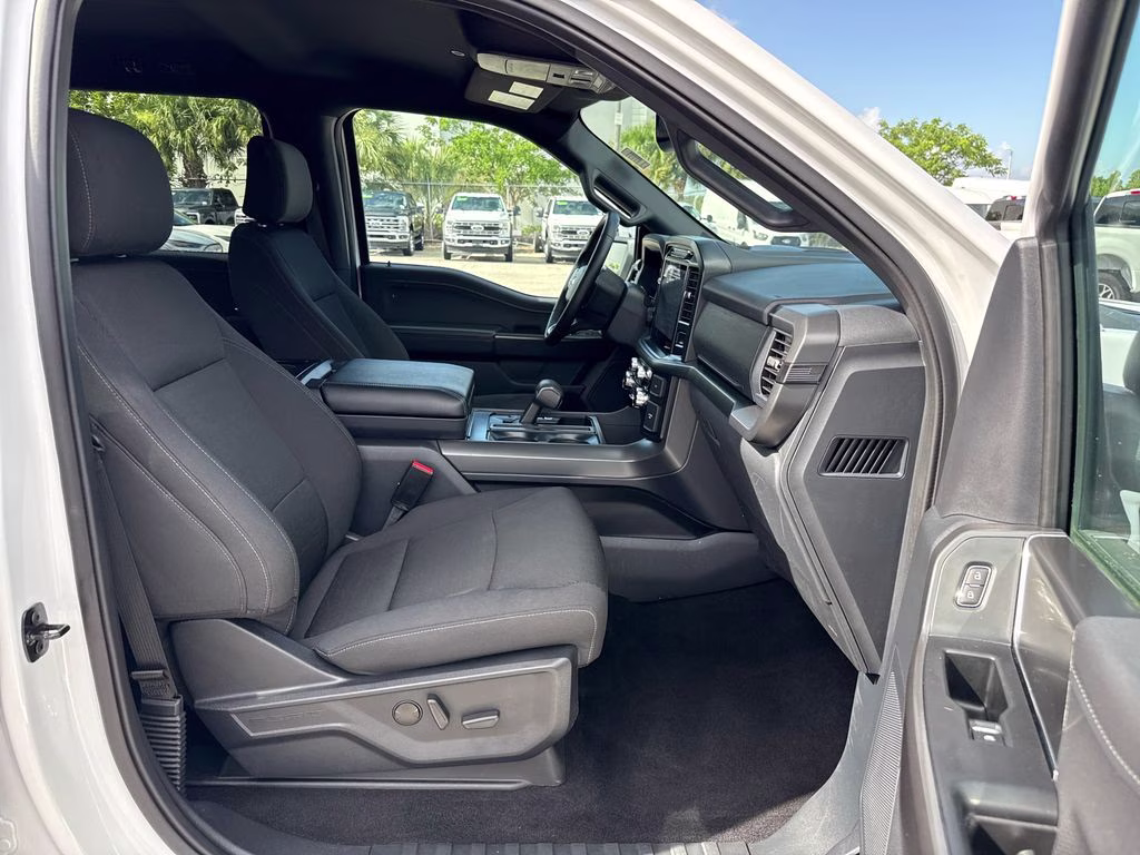 2024 Oxford White Ford F-150 XLT 4X4 Truck