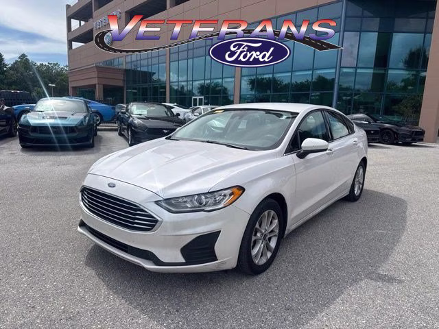 2019 White Platinum Metallic Tri-Coat Ford Fusion SE FWD Sedan