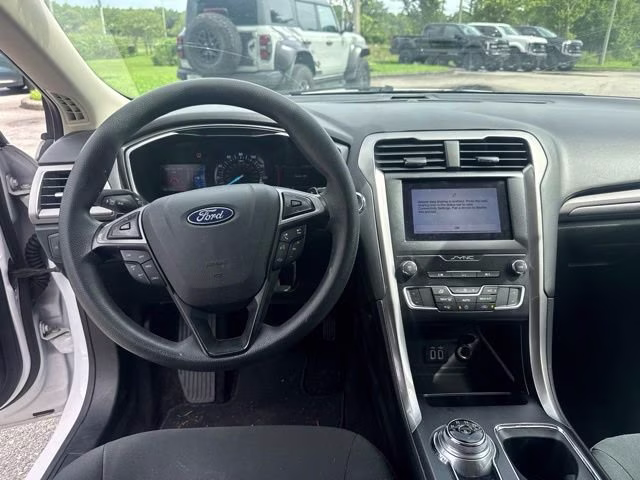 2019 White Platinum Metallic Tri-Coat Ford Fusion SE FWD Sedan