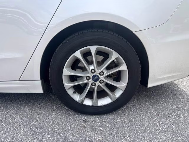 2019 White Platinum Metallic Tri-Coat Ford Fusion SE FWD Sedan