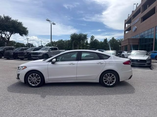 2019 White Platinum Metallic Tri-Coat Ford Fusion SE FWD Sedan