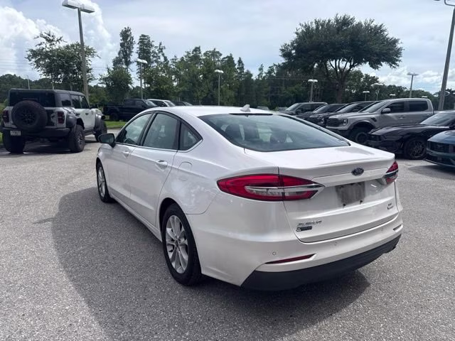 2019 White Platinum Metallic Tri-Coat Ford Fusion SE FWD Sedan