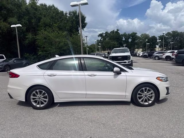 2019 White Platinum Metallic Tri-Coat Ford Fusion SE FWD Sedan