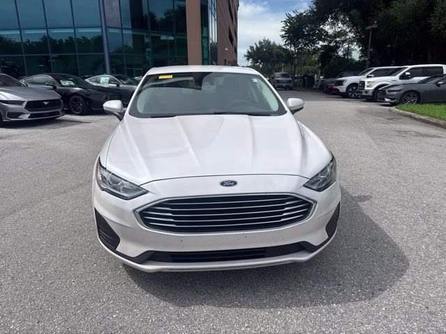 2019 White Platinum Metallic Tri-Coat Ford Fusion SE FWD Sedan