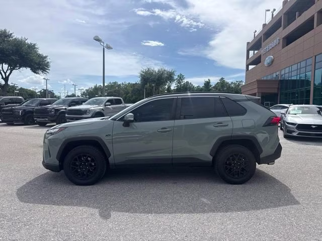 2022 Lunar Rock Toyota RAV4 XLE FWD SUV
