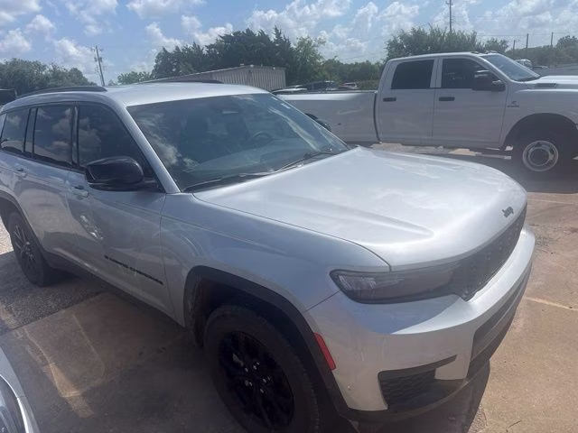 2025 Baltic Gray Metallic CC Jeep Grand Cherokee L Altitude 4X4 SUV