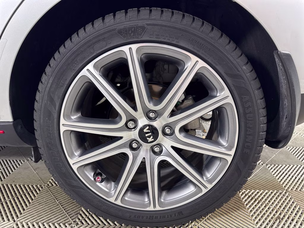 2019 Bright Silver Kia Soul Exclaim FWD Hatchback