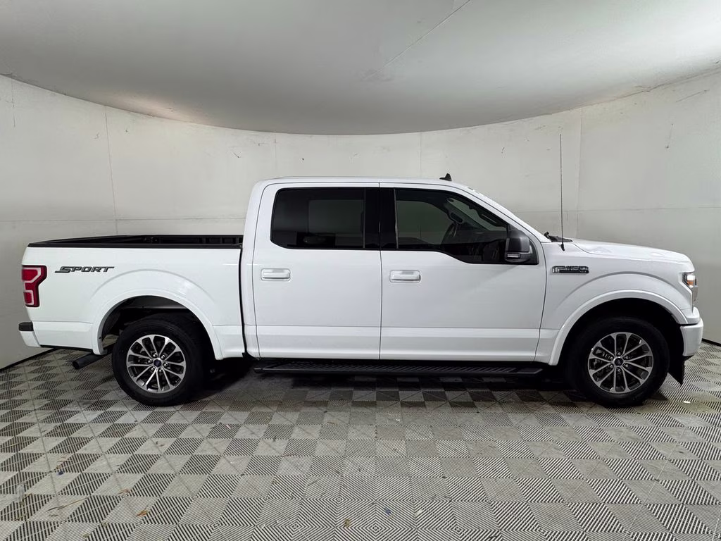 2020 Oxford White Ford F-150 XLT RWD Truck
