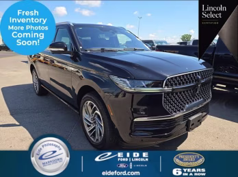 2025 Infinite Black Metallic Clearcoat Lincoln Navigator L Reserve 4X4 SUV