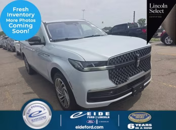 2025 Crystal White Metallic Clearcoat Lincoln Navigator L Reserve 4X4 SUV