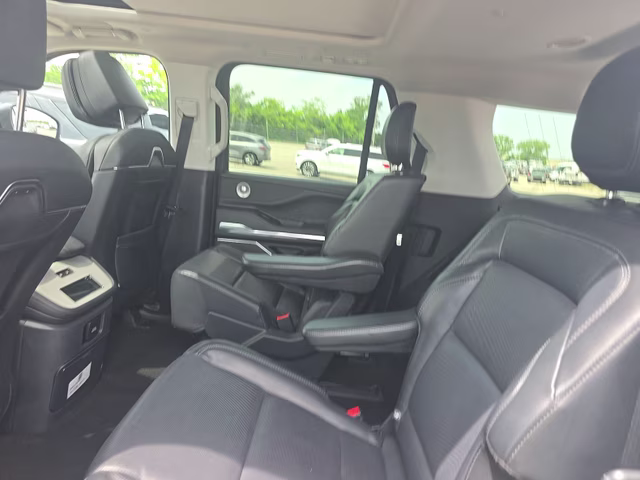 2025 Crystal White Metallic Clearcoat Lincoln Navigator L Reserve 4X4 SUV