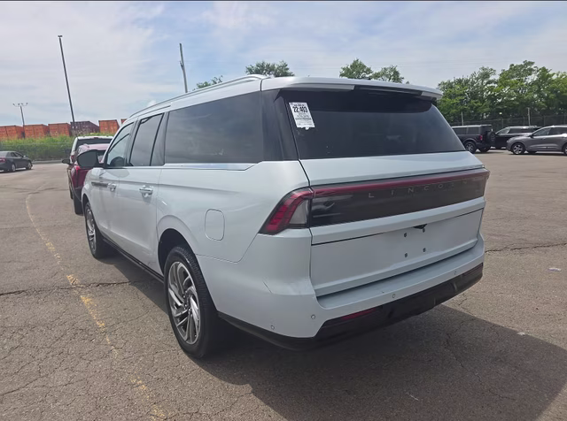2025 Crystal White Metallic Clearcoat Lincoln Navigator L Reserve 4X4 SUV