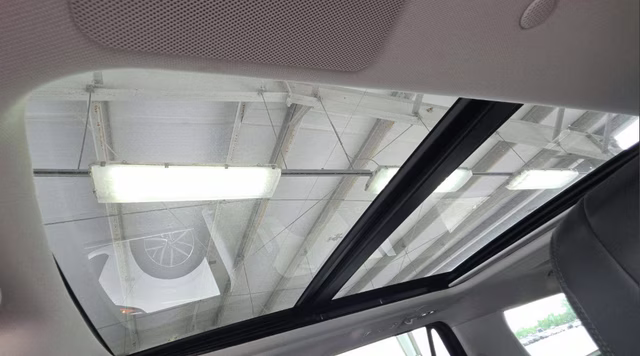 2025 Crystal White Metallic Clearcoat Lincoln Navigator L Reserve 4X4 SUV