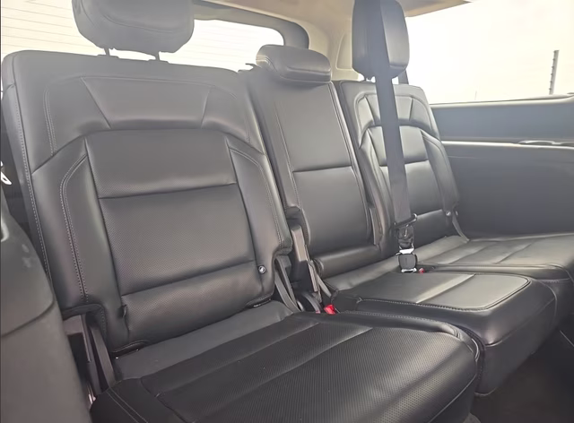 2025 Crystal White Metallic Clearcoat Lincoln Navigator L Reserve 4X4 SUV
