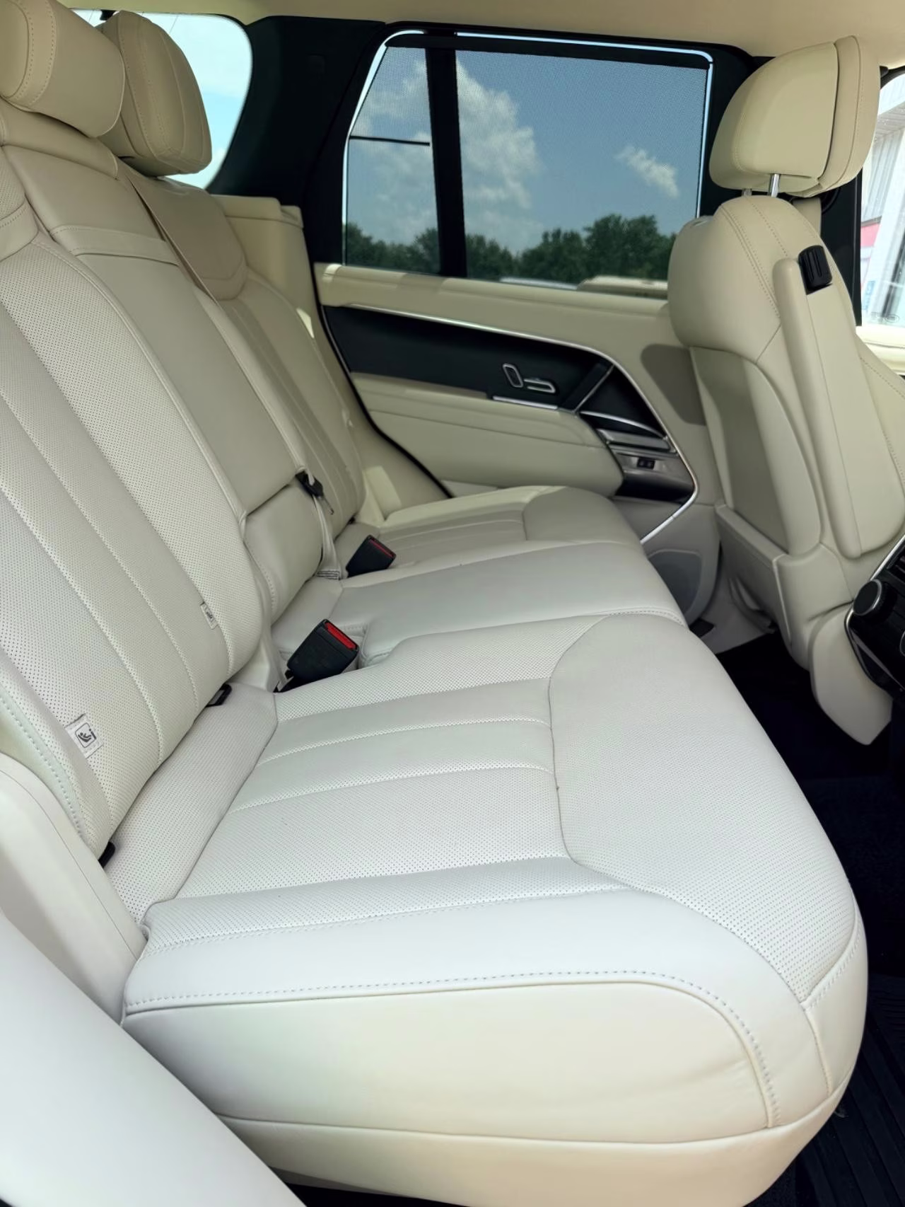 2023 Constellation Blue SV Bespoke Ult Met Gloss Land Rover Range Rover SE AWD SUV