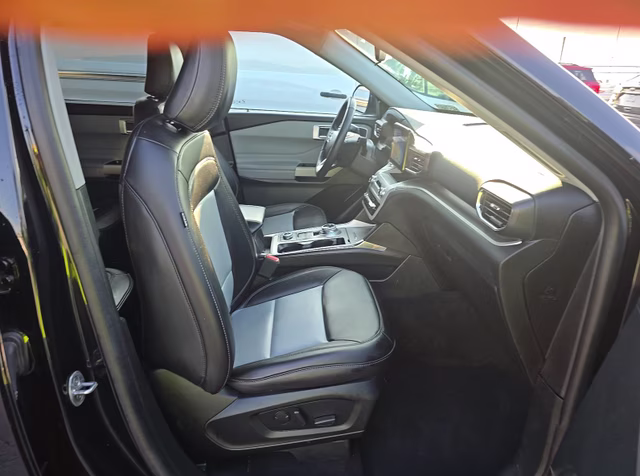 2024 Agate Black Metallic Ford Explorer XLT 4X4 SUV