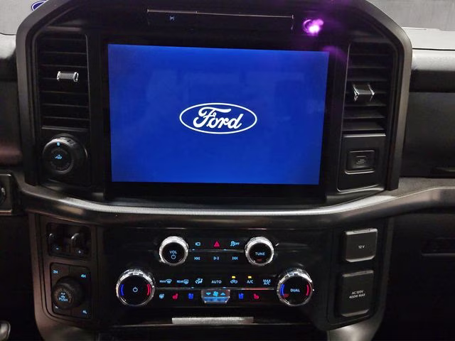 2025 Star White Metallic Tri-Coat Ford F-150 Lariat 4X4 Truck