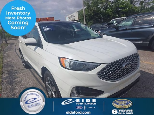 2023 Star White Metallic Tri-Coat Ford Edge SEL AWD SUV