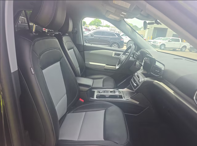 2023 Agate Black Metallic Ford Explorer XLT 4X4 SUV