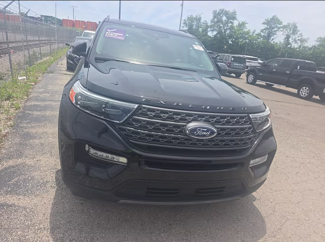 2023 Agate Black Metallic Ford Explorer XLT 4X4 SUV