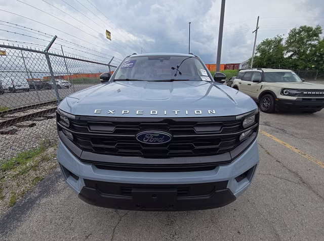 2025 Glacier Gray Metallic TriCoat Ford Expedition Max Active 4X4 SUV