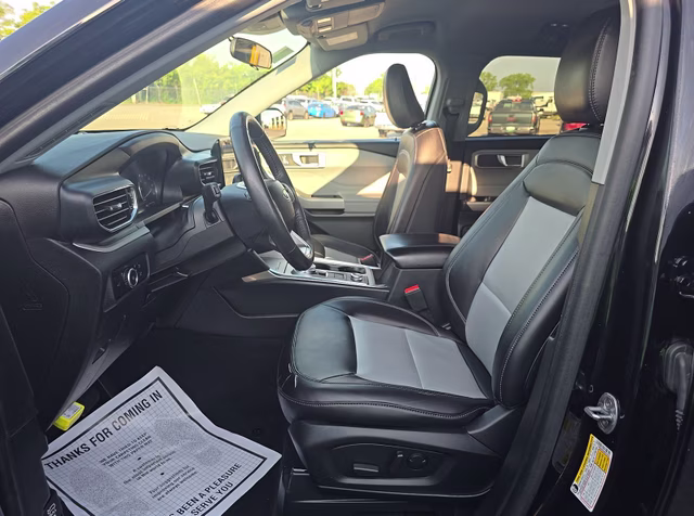 2024 Agate Black Metallic Ford Explorer XLT 4X4 SUV
