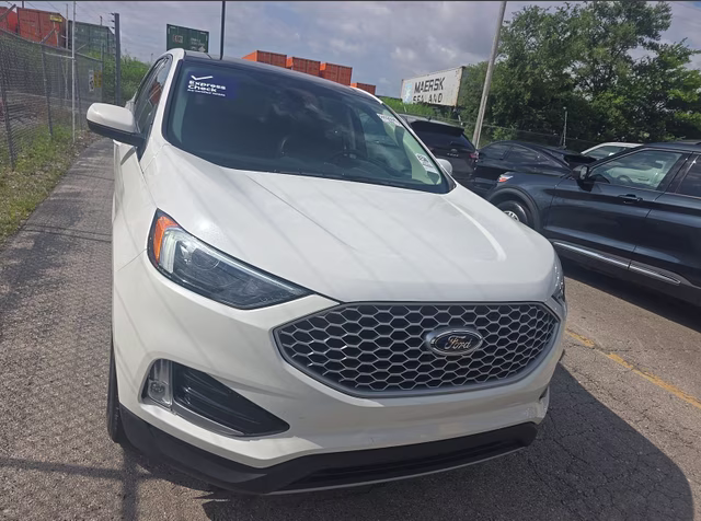 2023 Star White Metallic Tri-Coat Ford Edge SEL AWD SUV
