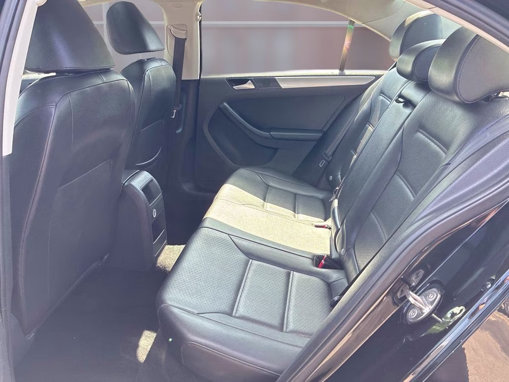 2017 Black Volkswagen Jetta 1.4T SE FWD Sedan