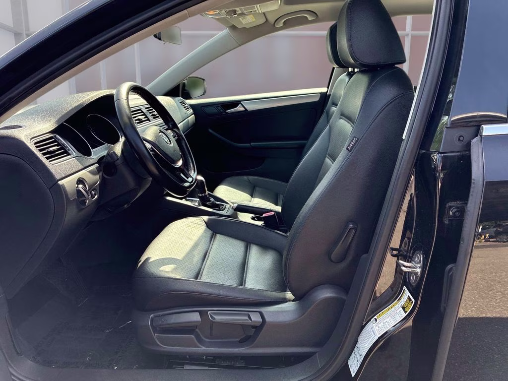2017 Black Volkswagen Jetta 1.4T SE FWD Sedan