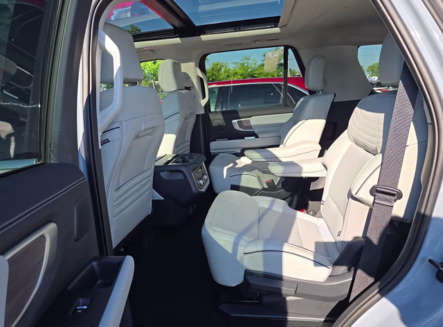 2025 Gray Metallic Ford Expedition Platinum 4X4 SUV