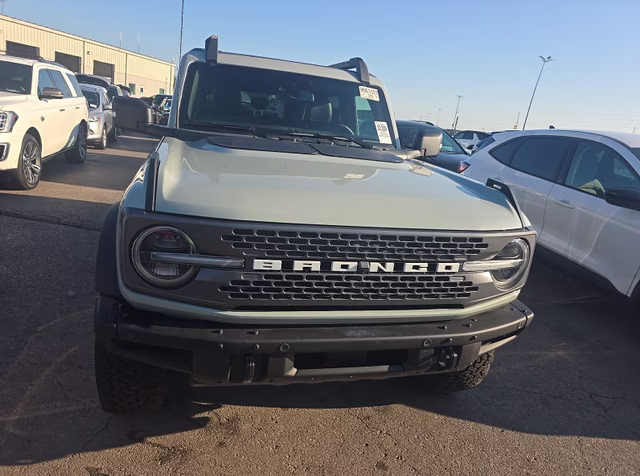 2024 Cactus Gray Ford Bronco Badlands 4X4 SUV