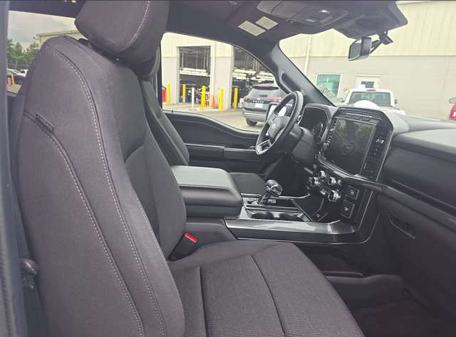 2023 Oxford White Ford F-150 XLT 4X4 Truck