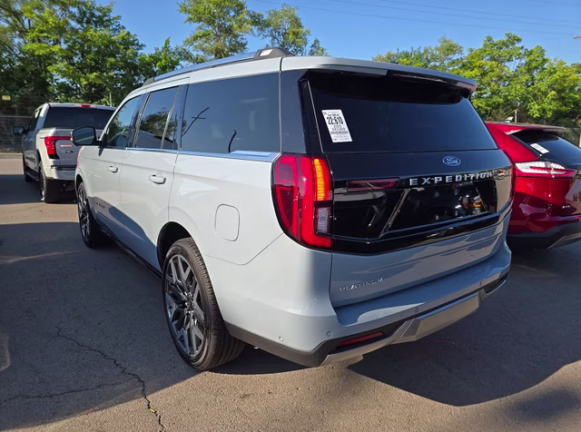 2025 Glacier Gray Metallic TriCoat Ford Expedition Platinum 4X4 SUV