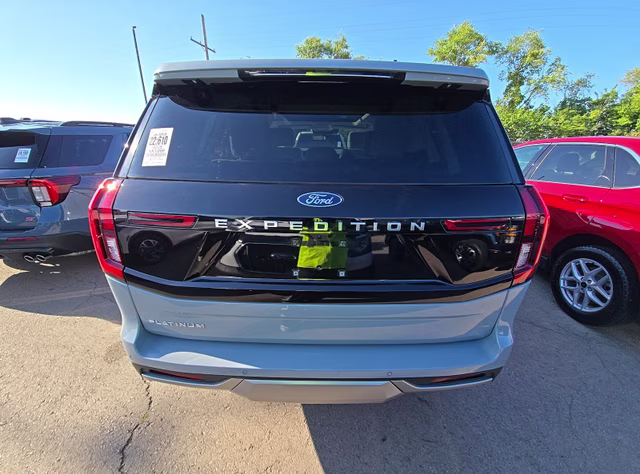 2025 Glacier Gray Metallic TriCoat Ford Expedition Platinum 4X4 SUV