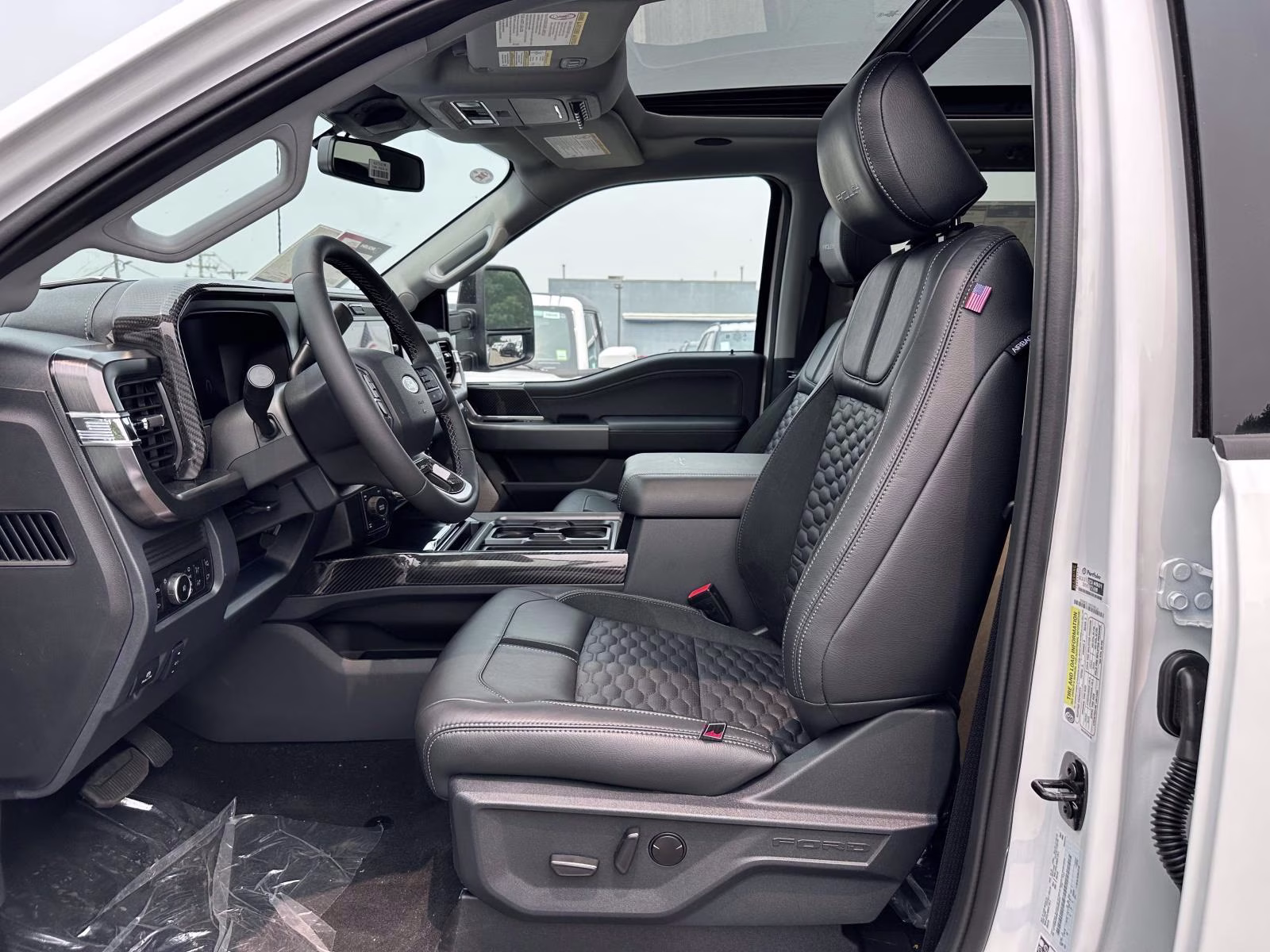 2026 Oxford White Ford Super Duty F-250 SRW Lariat Roush 4X4 Truck