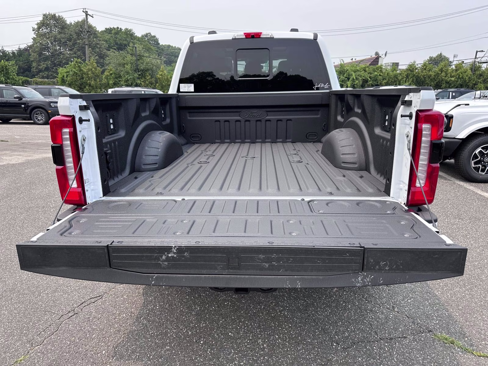2026 Oxford White Ford Super Duty F-250 SRW Lariat Roush 4X4 Truck