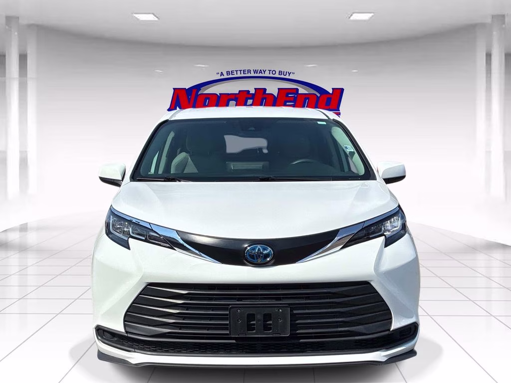 2023 Ice Toyota Sienna LE FWD Van