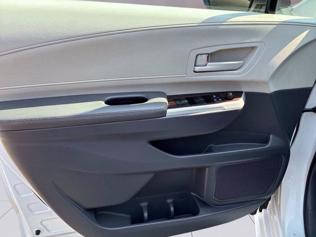 2023 Ice Toyota Sienna LE FWD Van