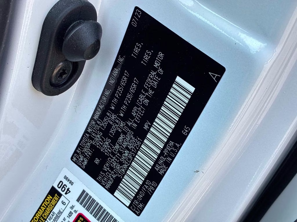 2023 Ice Toyota Sienna LE FWD Van