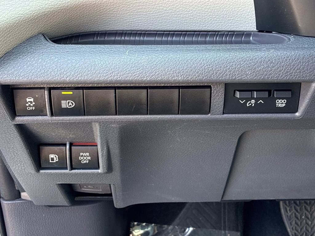 2023 Ice Toyota Sienna LE FWD Van