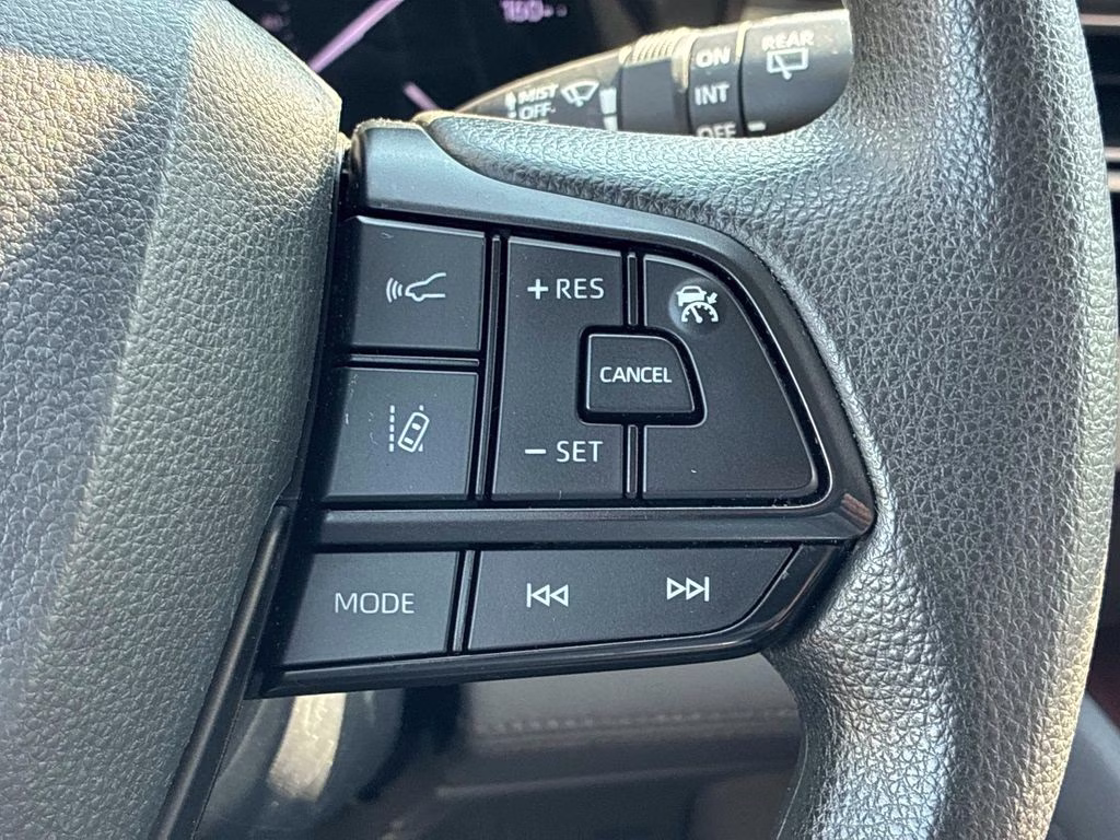 2023 Ice Toyota Sienna LE FWD Van