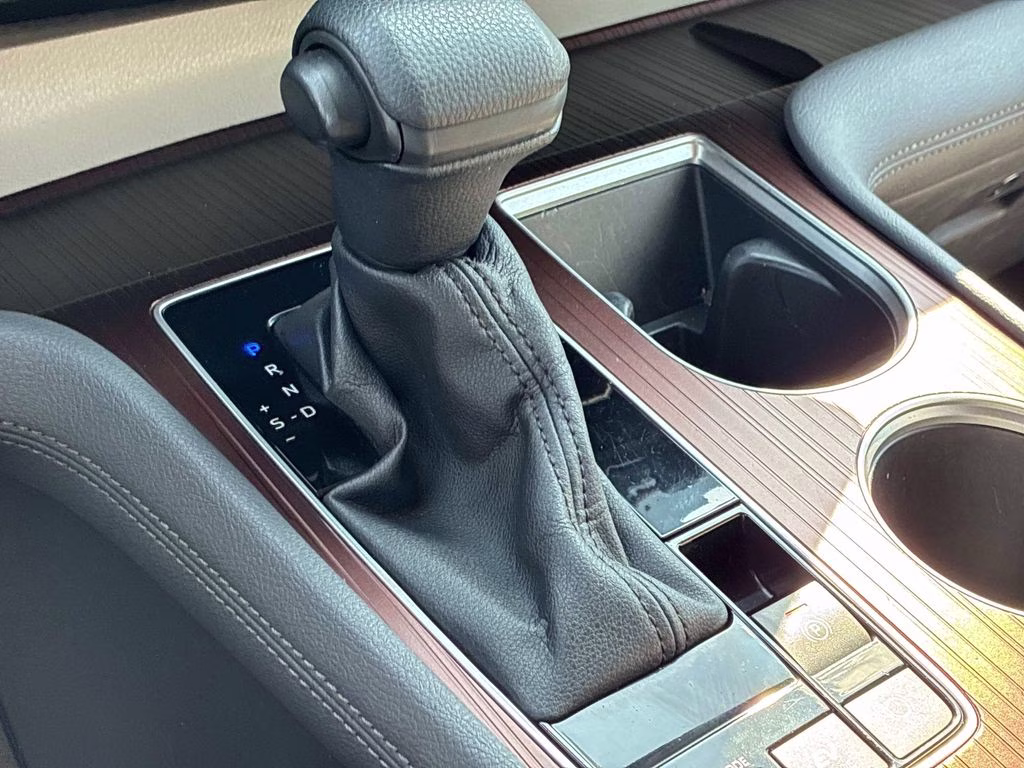 2023 Ice Toyota Sienna LE FWD Van