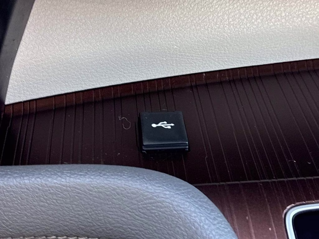 2023 Ice Toyota Sienna LE FWD Van