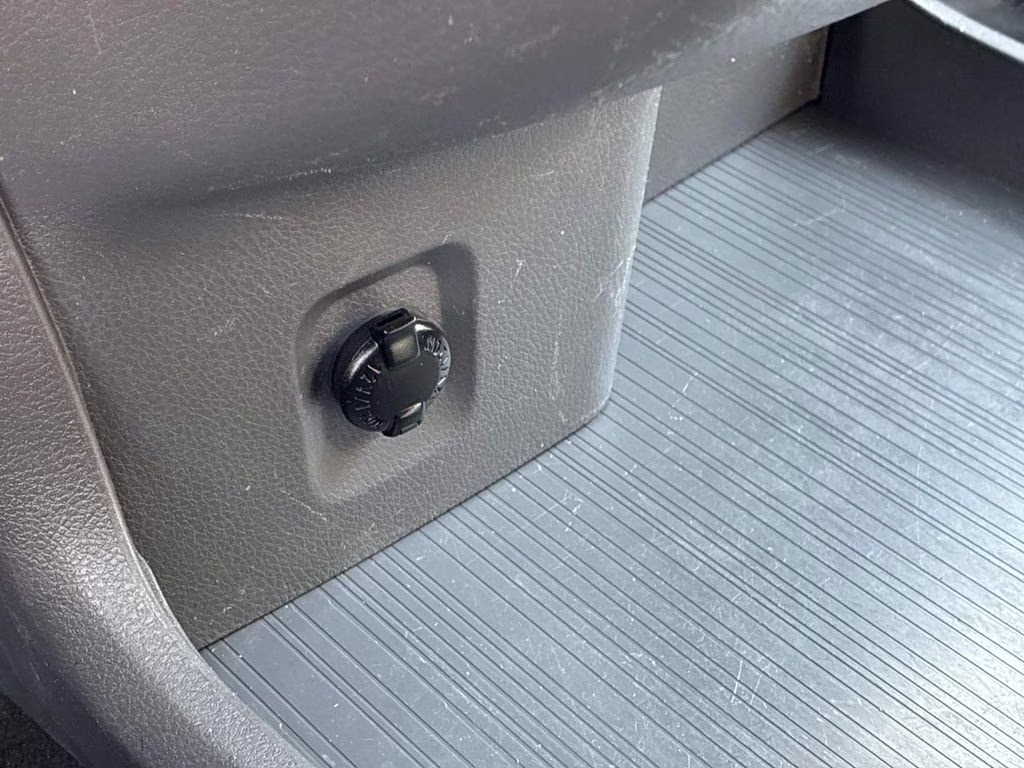 2023 Ice Toyota Sienna LE FWD Van