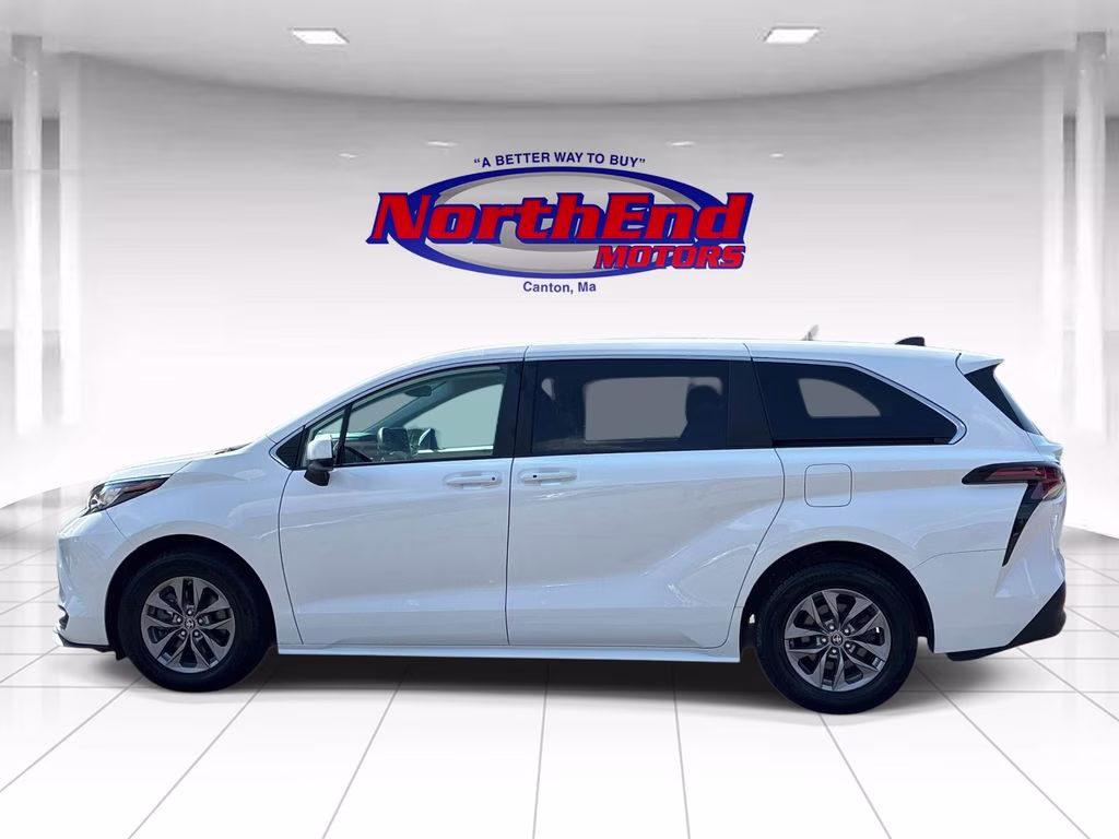 2023 Ice Toyota Sienna LE FWD Van