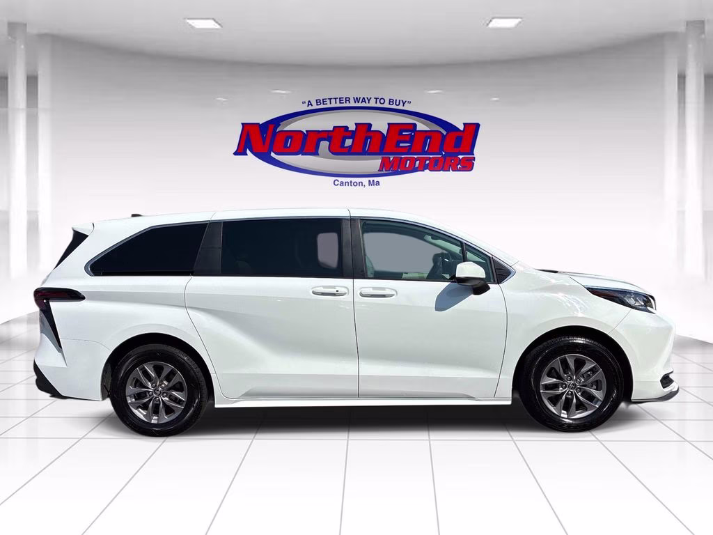 2023 Ice Toyota Sienna LE FWD Van