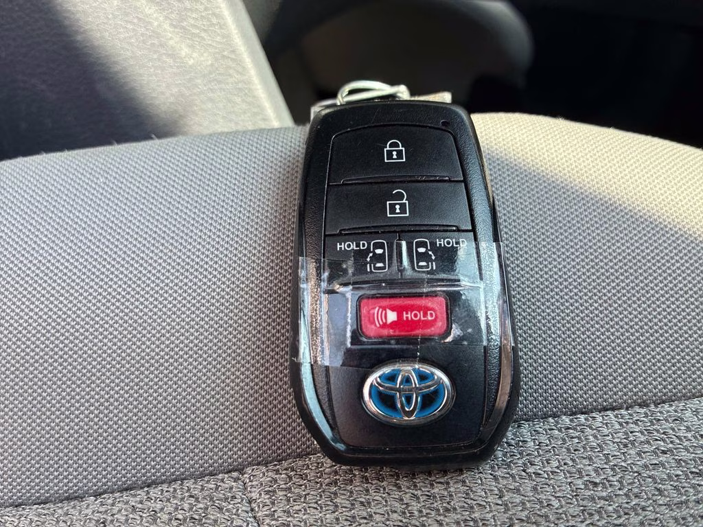 2023 Ice Toyota Sienna LE FWD Van