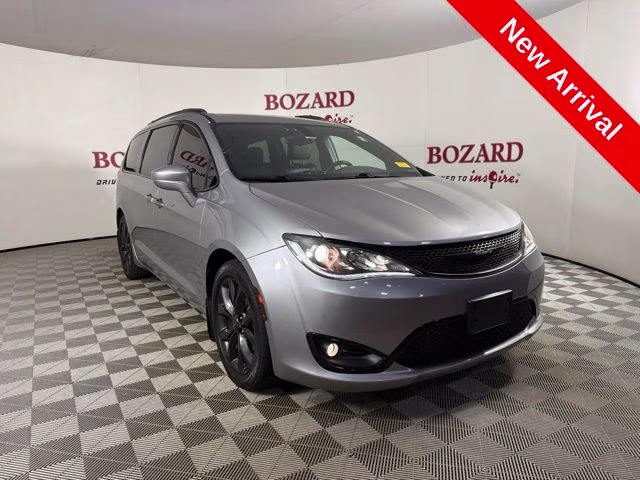 2018 Billet Silver Metallic Chrysler Pacifica Touring L FWD Van